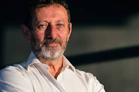 “Gli sdraiati”: critica alla gioventù o incomprensione generazionale?